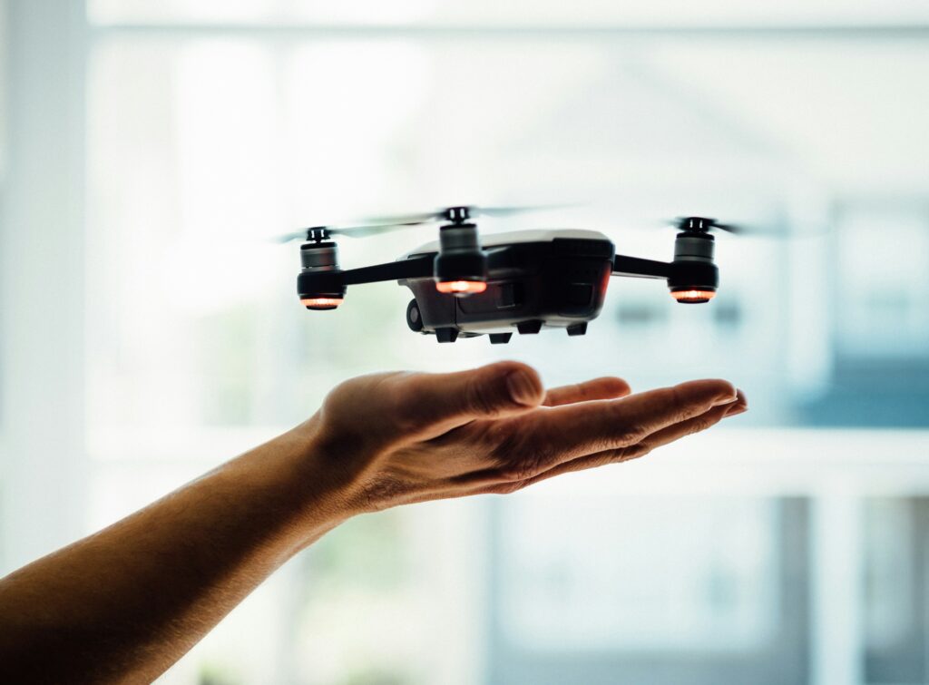 Rewolucja w przestworzach – jesteśmy pierwszą firmą w Polsce, która przewozi ludzi i ciężki sprzęt dronami