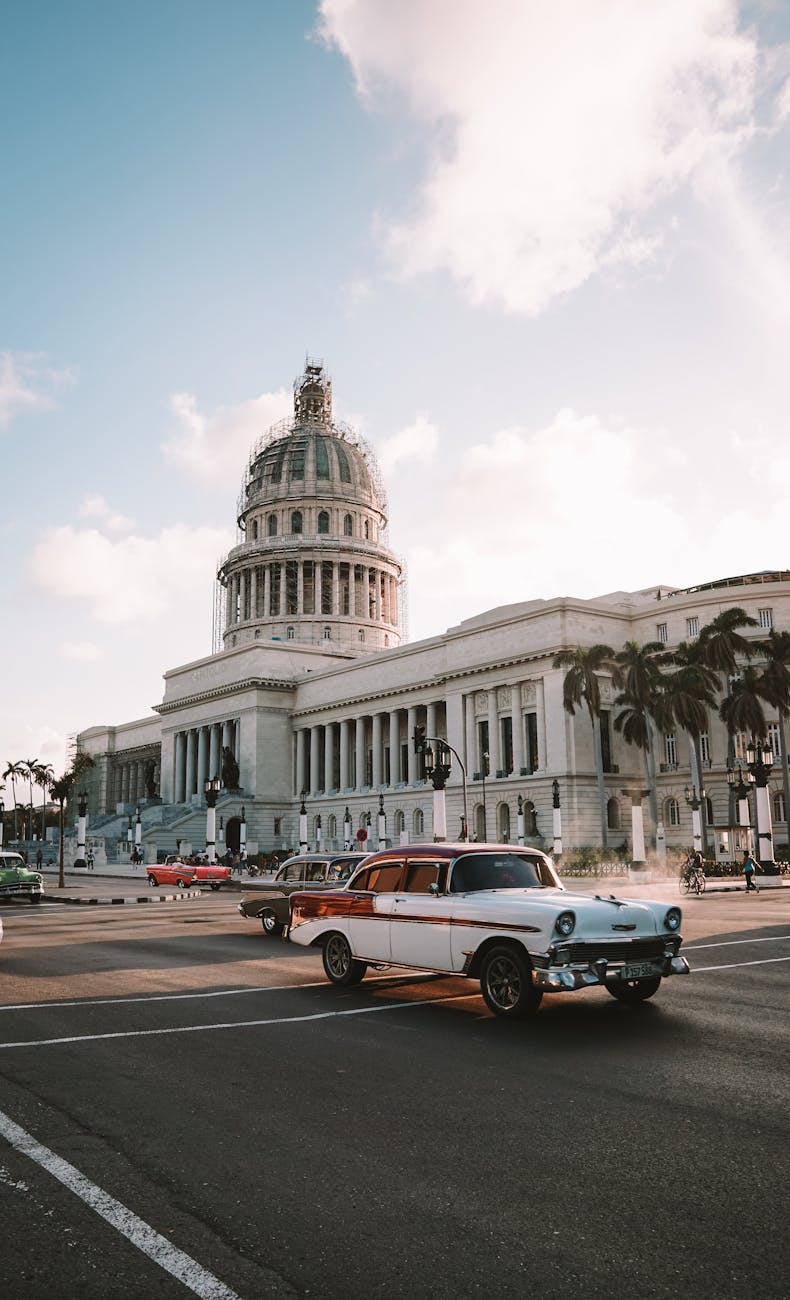 Kuba Profesjonalne usługi filmowania i fotografii z drona na Kubie – kompleksowe Usługi dronem.